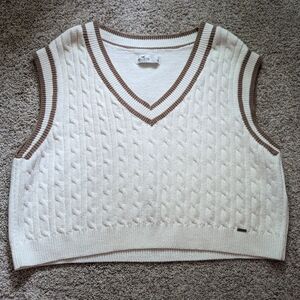 slightly cropped Hollister sweater vest